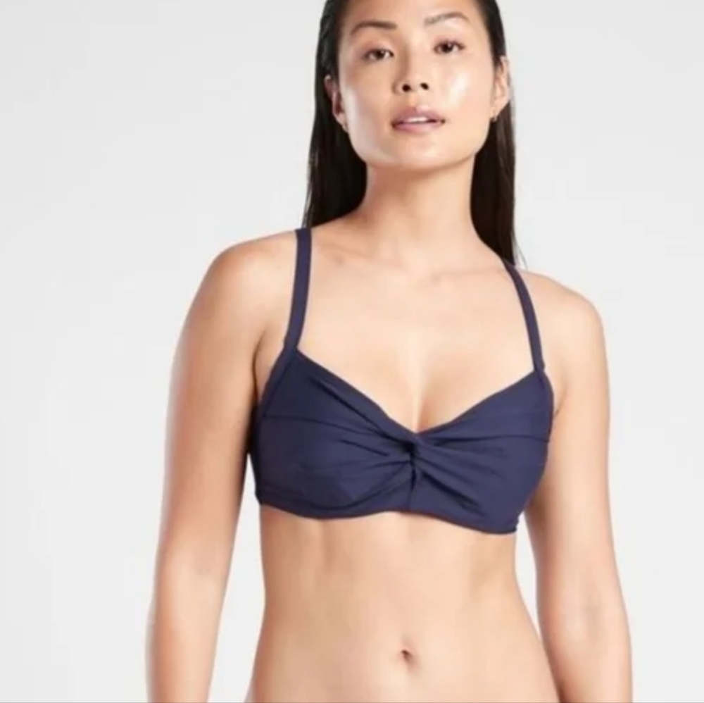 Athleta Navy Twist Front Bikini Top  Beach Vacation Pool Cruise 38D/DD
